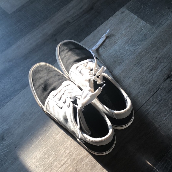 Black and grey vans shoes, they are size 11 - Picture 2 of 5